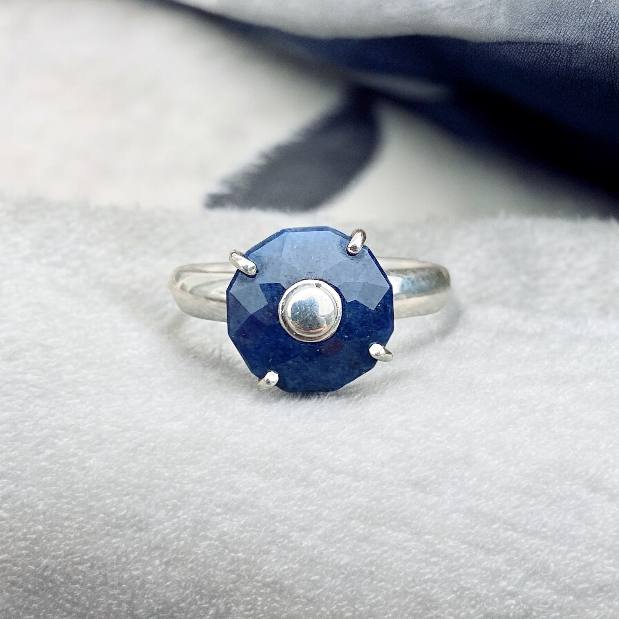 Sapphire Ring Spiner