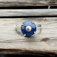 Sapphire Ring Spiner