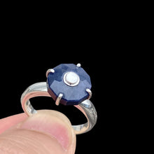 Sapphire Ring Spiner