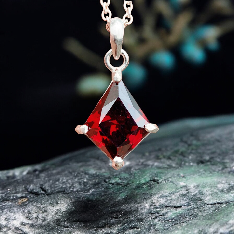 Garnet Necklace Kite Cut