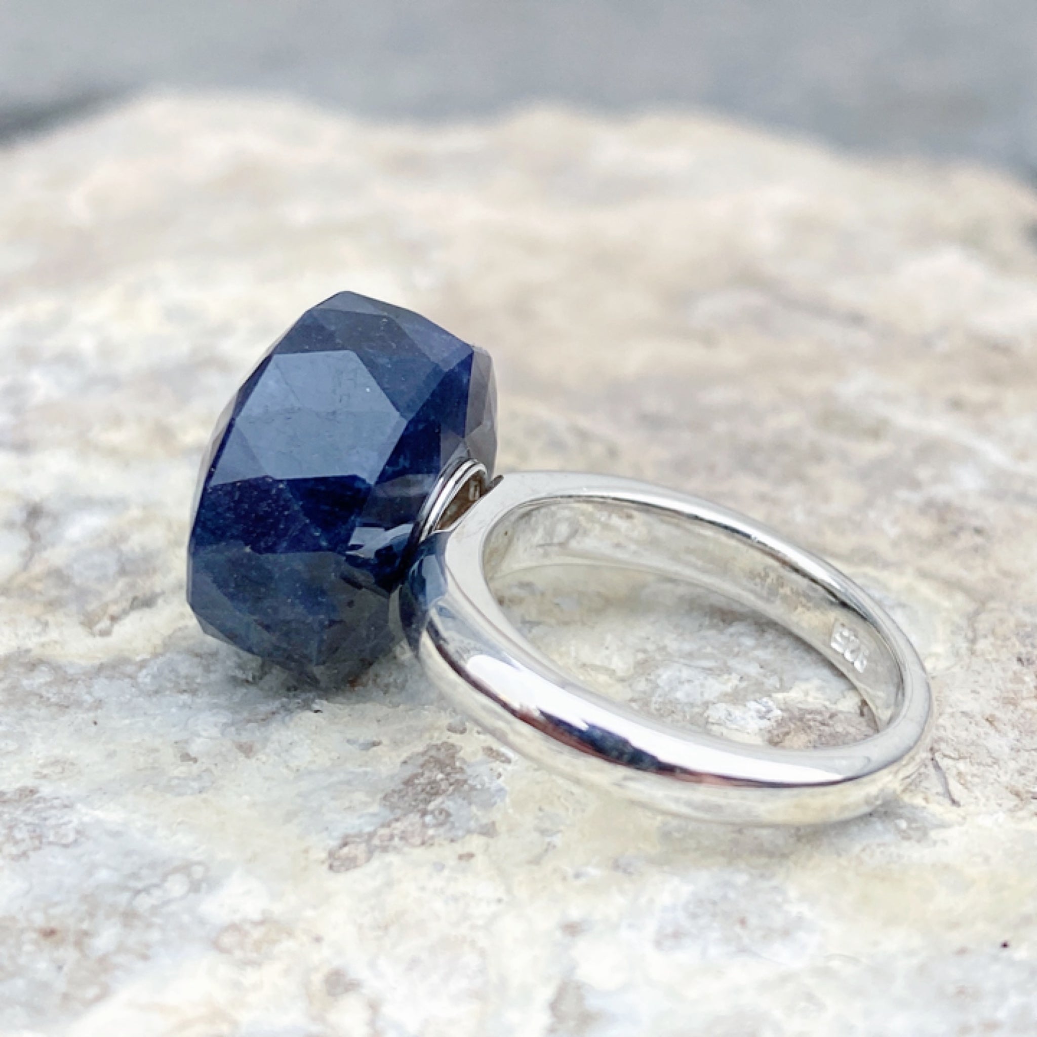 Sapphire Ring Spinner