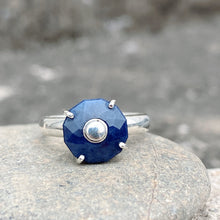 Sapphire Ring Spiner